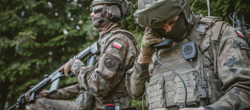 2 LBOT pokazuje żołnierzy od łączności i dowodzenia